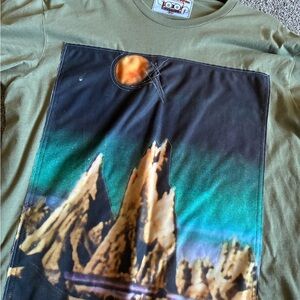 Graphic Long Sleeve Shirt with Mountain NEW